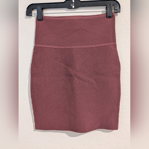Aritzia Babaton Rose Mauve Ribbed High Rise Sculpt Knit Mini Skirt Slim Bodycon - Picture 7 of 10